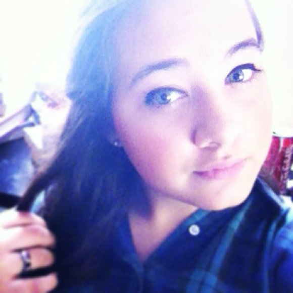 Kate Cordwell - Poshmark Profile Picture of Kate Cordwell (@katelove15) on Poshmark