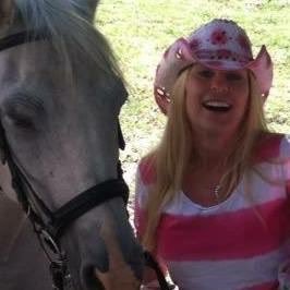 Profile Picture of Laura Houpy (@LHoupy) on Twitter