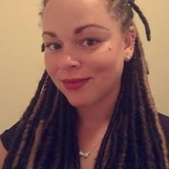 Profile Picture of Miranda Mcclain (@munchichi143) on Poshmark