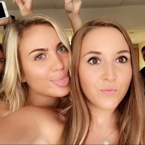 Profile Picture of Allison Yoder (@allisonyoder3) on Poshmark