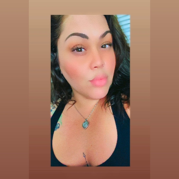 Profile Picture of Becky Keeler (@rkeeler2012) on Poshmark