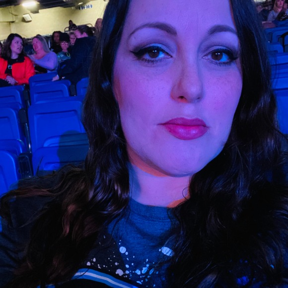 Profile Picture of Mrs-noel Zamora (@nolo1997) on Poshmark