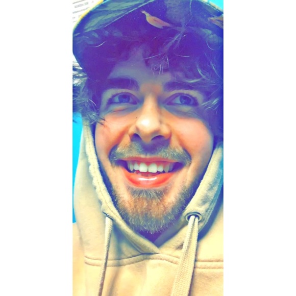 Profile Picture of Harrison Angevine (@hangevine) on Poshmark