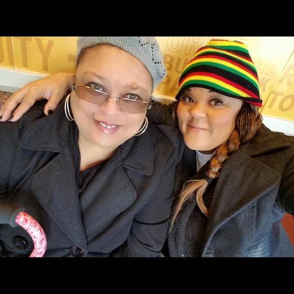 Profile Picture of Beverly Neal (@bjmneal) on Poshmark