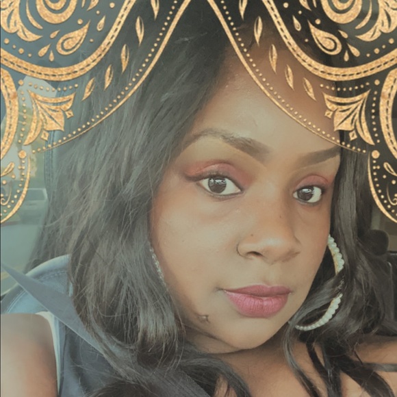 Profile Photo of Carisma Emenike (@spoonfullhony) on Poshmark