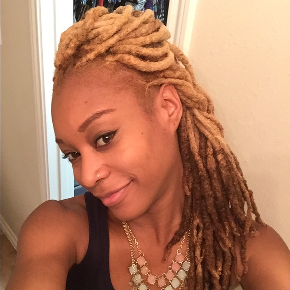 Profile Picture of Kim Barrow (@kimberlybar) on Poshmark