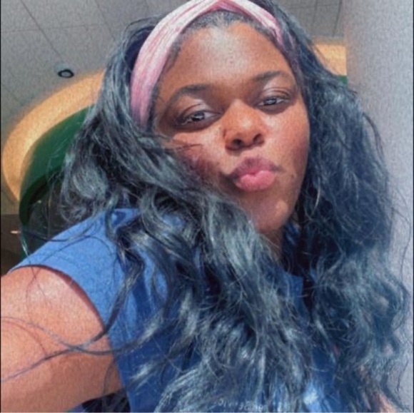 Profile Picture of Joy Burrell (@joy_burrell) on Poshmark