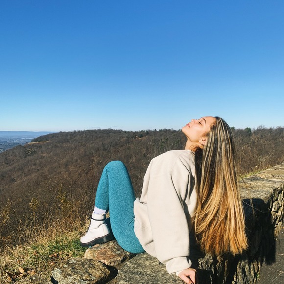 Profile Picture of Prima Filart (@filart_prima) on Poshmark