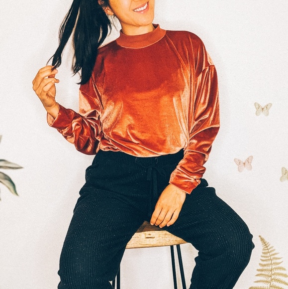 Profile Picture of Jessica Chow (@jessciao) on Poshmark