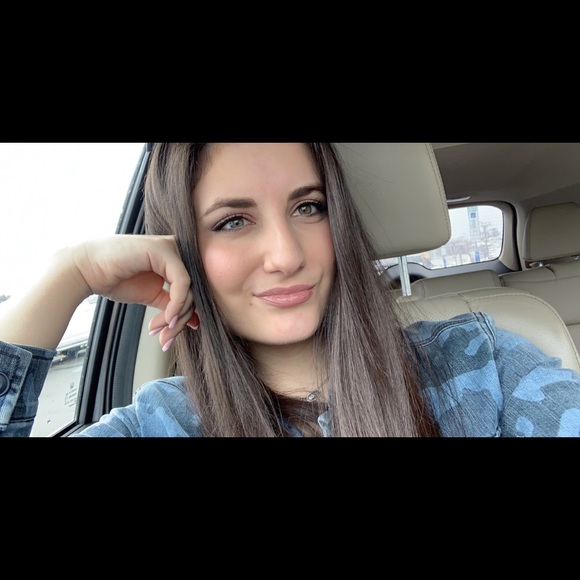 Profile Photo of Megan Cifone (@megan_cifone1) on Poshmark