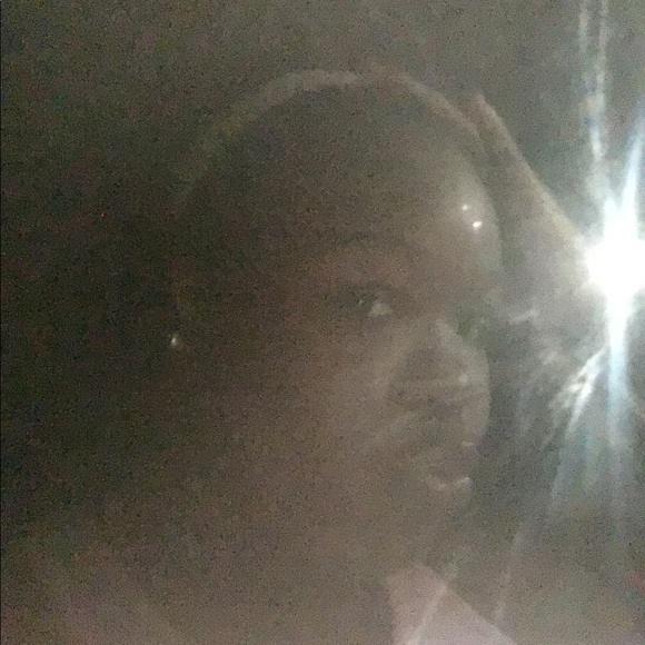 Profile Picture of Shell Carter (@kashellyl) on Poshmark