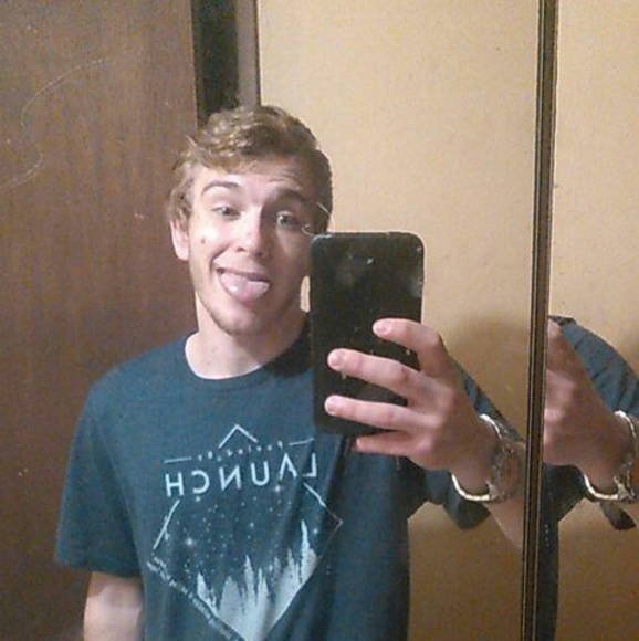 Profile Picture of Alex Compton (@comptona180) on Poshmark