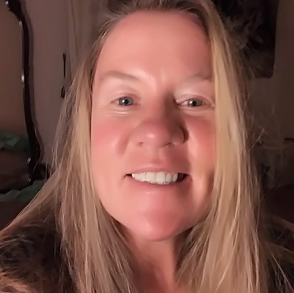 Profile Picture of Dawn Barrett (@ur2ltdawn) on Poshmark