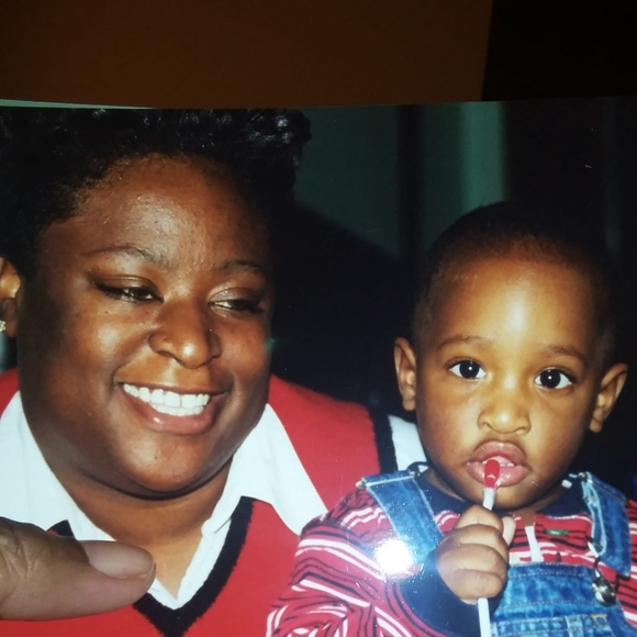 Profile Picture of Geniece Rush (@nieceyrush) on Poshmark