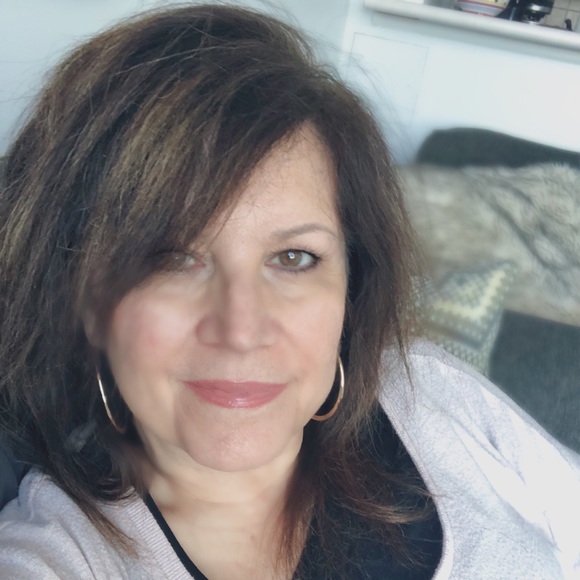 Profile Picture of Tina Pascetta (@tinapascetta) on Poshmark