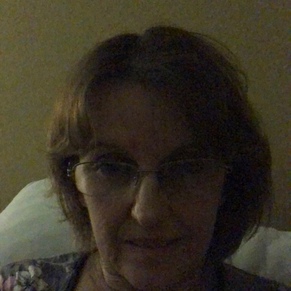 Profile Picture of Elizabeth Roehll (@lizanne52) on Poshmark