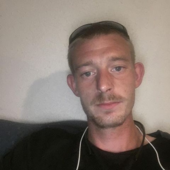 Profile Picture of Robert Murray (@murrayrk1994) on Poshmark