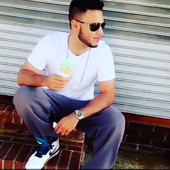 Profile Picture of Daniel Rosario (@deejaayy24) on Poshmark
