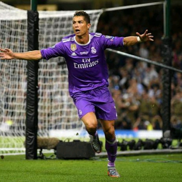 Profile Picture of Joseph Ayala (@josephayala) on Poshmark