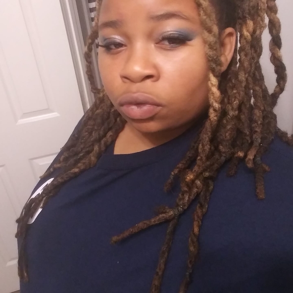 Profile Picture of Dominique Willaby (@rquariusmom) on Poshmark