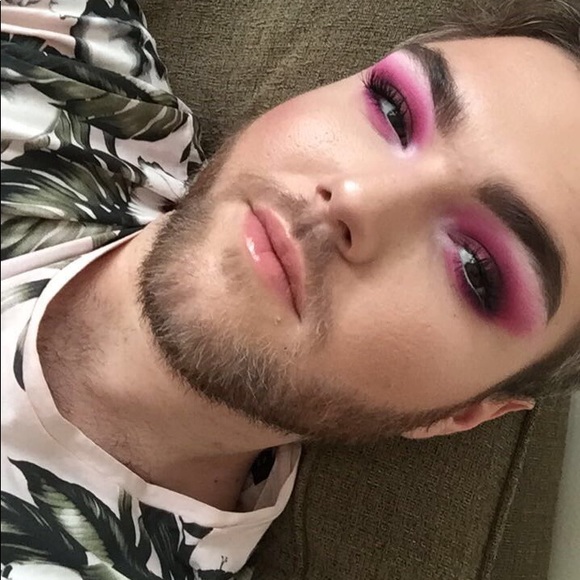 Profile Picture of Dylan Corrao (@dylancorraomua) on Poshmark