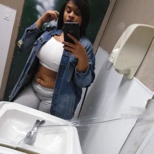 Profile Picture of Hillary Willis (@Hillary98692379) on Twitter