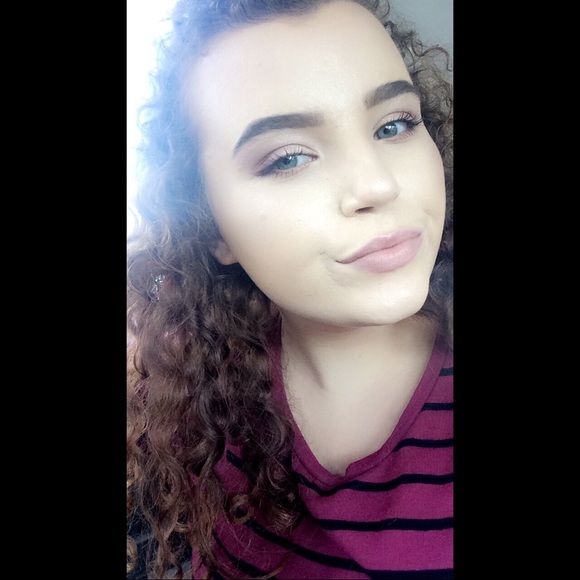 Profile Picture of Leah Crain (@leah_mattea) on Poshmark