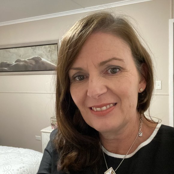 Profile Picture of Sharon Hunter (@sharonhunter07) on Poshmark