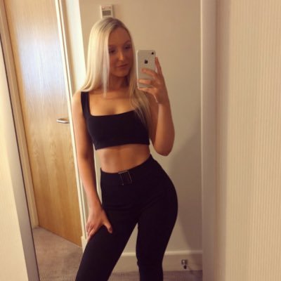 Profile Picture of C H L O E J A Y N E (@ChloeJLuxton) on Twitter