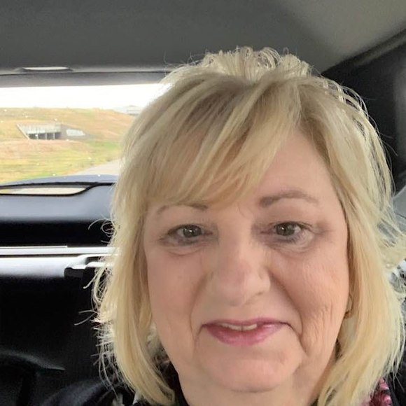 Profile Picture of Larae Fraley-perry (@laraeperry) on Poshmark