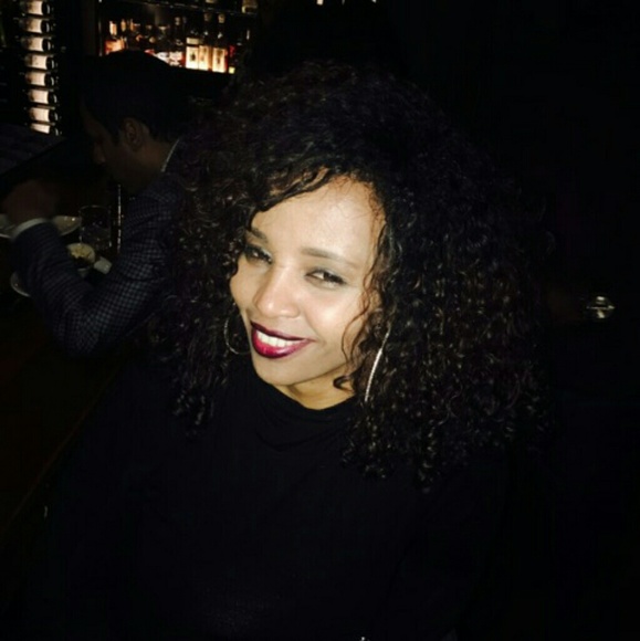 Profile Picture of Wini Mogos (@winimy88) on Poshmark