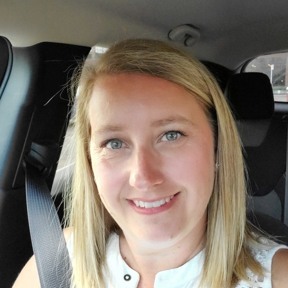 Profile Picture of Amber Zabel (@arzabel) on Poshmark