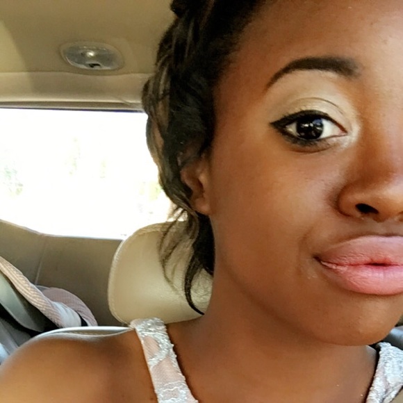 Profile Picture of Morrigan Hart (@morriganrenee) on Poshmark