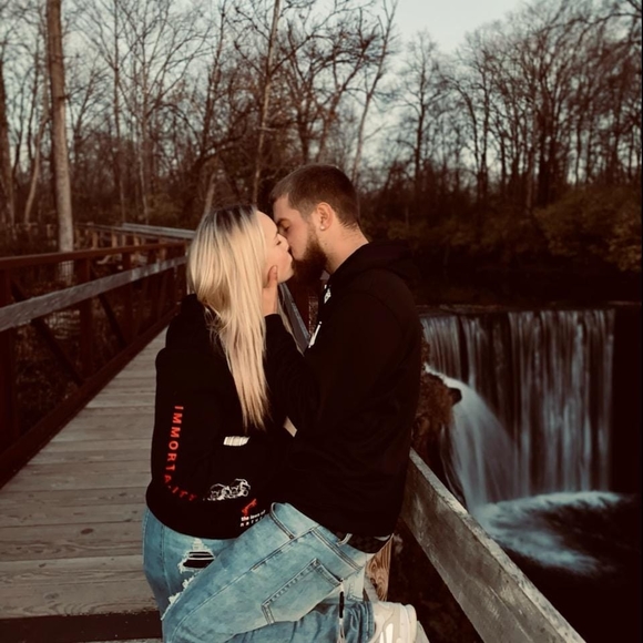Profile Picture of Haley Blanton (@haleyblanton345) on Poshmark