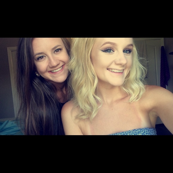 Profile Picture of Sydney Avinger (@cupcake34) on Poshmark