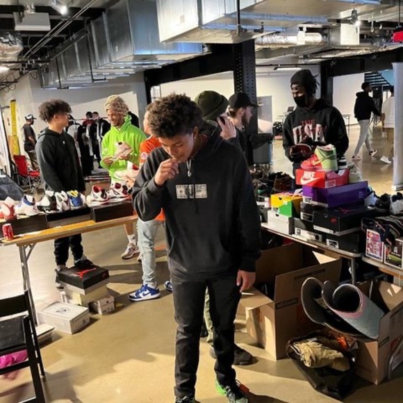 Profile Picture of George Gray (@lilggray) on Poshmark