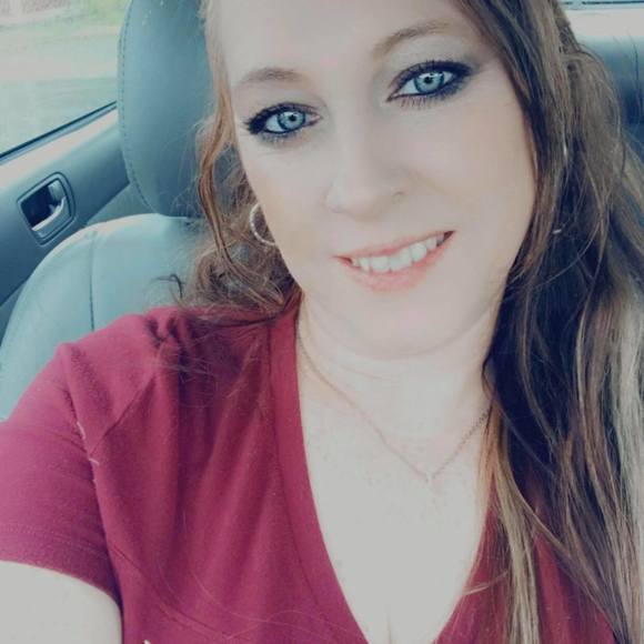 Profile Picture of Cheryl Partlow (@cherylpartlow77) on Poshmark