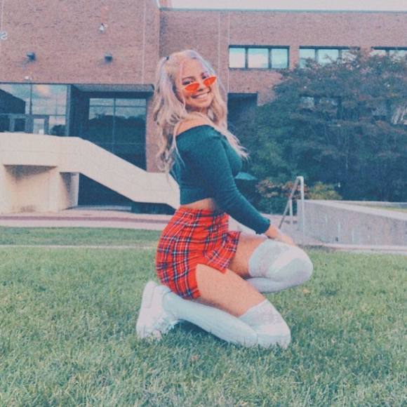 Profile Picture of Sabrina Gumpher (@brynnmiche) on Poshmark