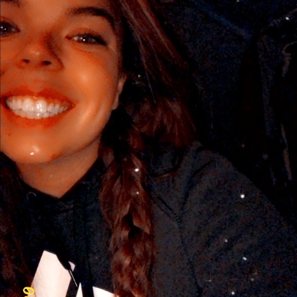 Profile Picture of Rachael Gerstel (@rachaelgerstel) on Poshmark