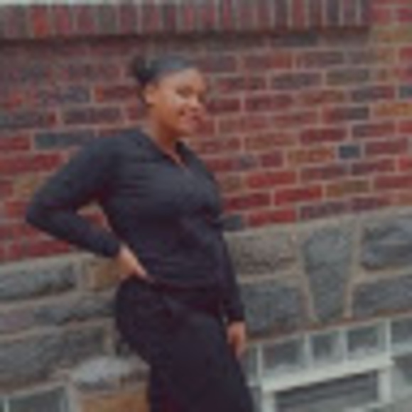 Profile Picture of Amirah Morales (@9010183) on Poshmark