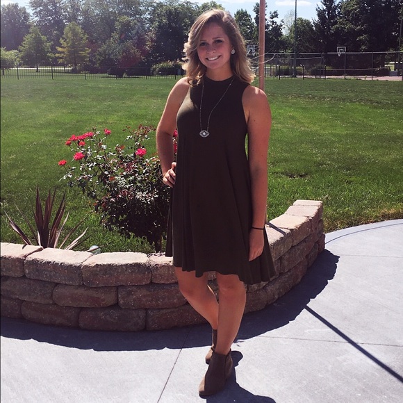 Profile Picture of Olivia Gesler (@oligesler) on Poshmark