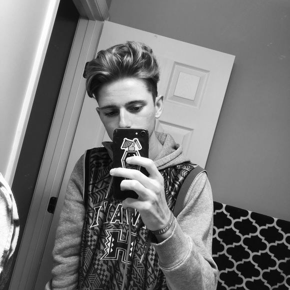 Profile Picture of Jake Beattie (@jacobouss) on Poshmark