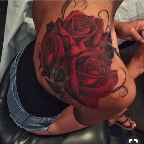 Profile Picture of Jasmine Coe (@jasminecoe) on Poshmark