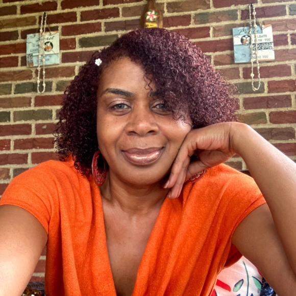 Profile Picture of Stacy Keely (@buying2kool) on Poshmark