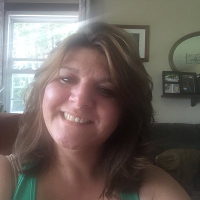 Profile Picture of Heather Clizbe (@ClizbeHeather) on Twitter