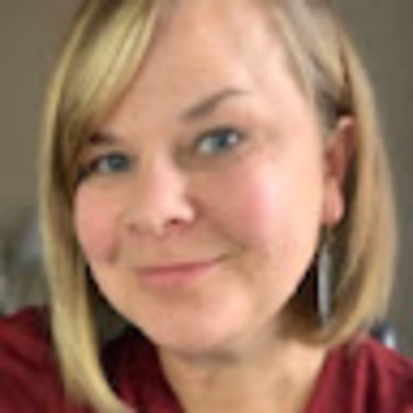 Profile Picture of Amy Laboe (@amylaboe) on Poshmark