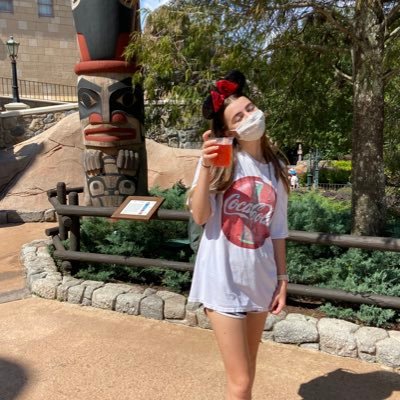 Profile Picture of Holly Mcconnell (@HollyJean98) on Twitter