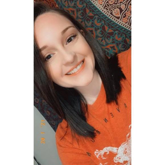 Profile Picture of Danielle Mccourt (@danielle_2019) on Poshmark