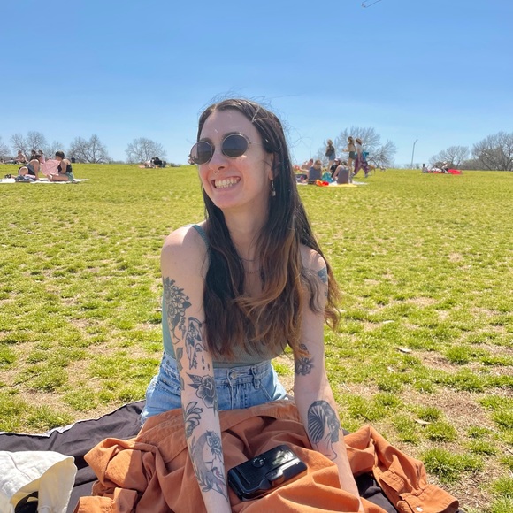 Profile Picture of Julia Destefano (@juliadestefano) on Poshmark