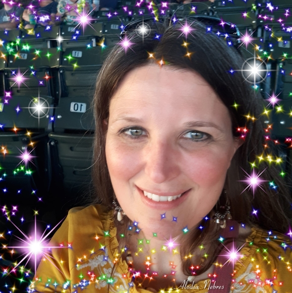 Profile Picture of Cleona Richardson dillavou (@dcleona) on Poshmark
